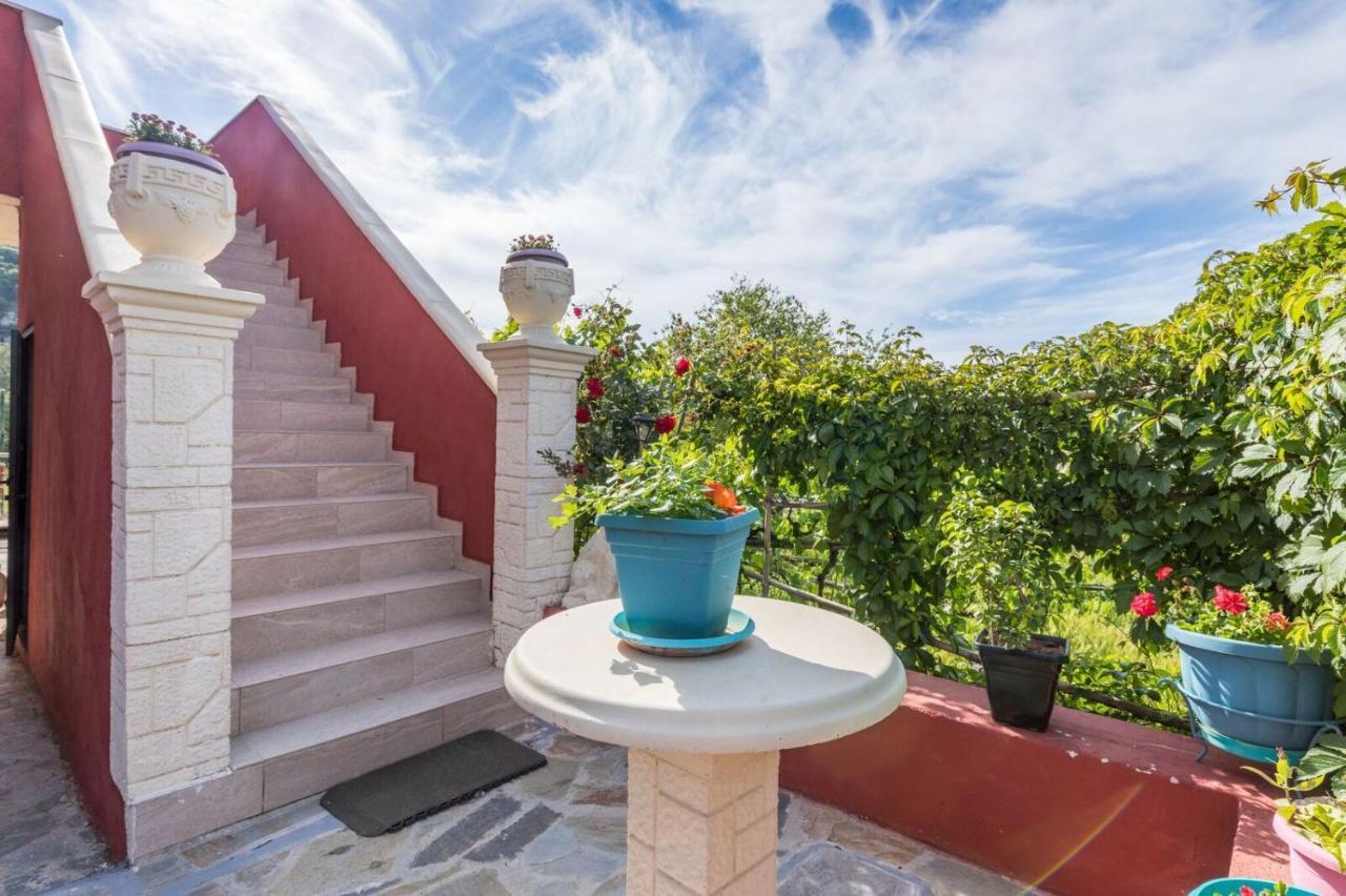 Malotu Resort Sinarádes 外观 照片